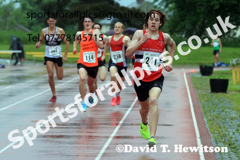 The Jimmy Hedley 800 metres on a very wet Wednesday evening, May 29th, NEGP 2, Monkton Stadium.  Photo: David T. Hewitson/Sports for All Pics